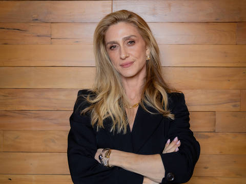 cbb bet - SÃO PAULO-SP, BRASIL 16-06-2025 - ÊTA MUNDO MELHOR! - A diretora da novela Amora Mautner no lançamento da novela das seis 